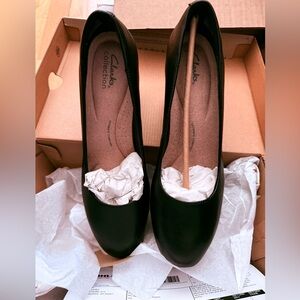 Clarks Black Women's Classic Round-Toe Heels